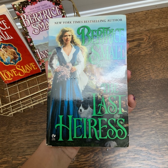 Vintage 90’S/2000’S Edition BEATRICE SMALL Soft Cover Novels X 3 LOT Books Adult - Picture 6 of 11